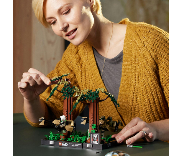 LEGO Star Wars 75353 Diorama: Pościg na ścigaczu przez Endor™ - 1091444 - zdjęcie 10